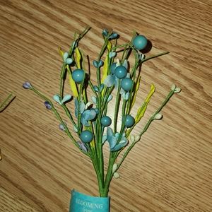 Pastel Blue Spring Flower pick! NEVER USED 💥